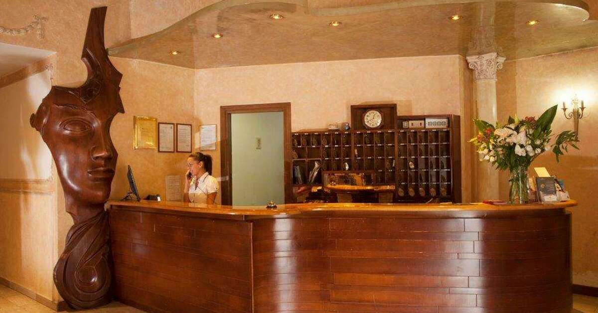 Een foto van het interieur van Hotel Villa Rosa