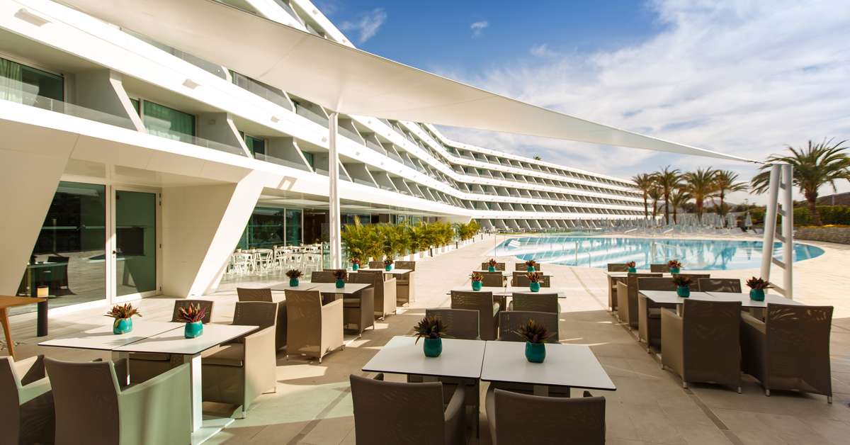 Een foto van het terras bij Santa Monica Suites Hotel