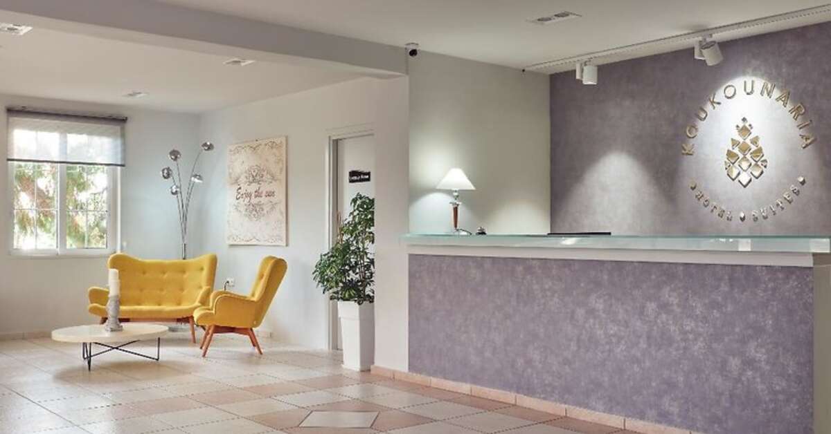 Een foto van het interieur van Koukounaria Hotel & Suites