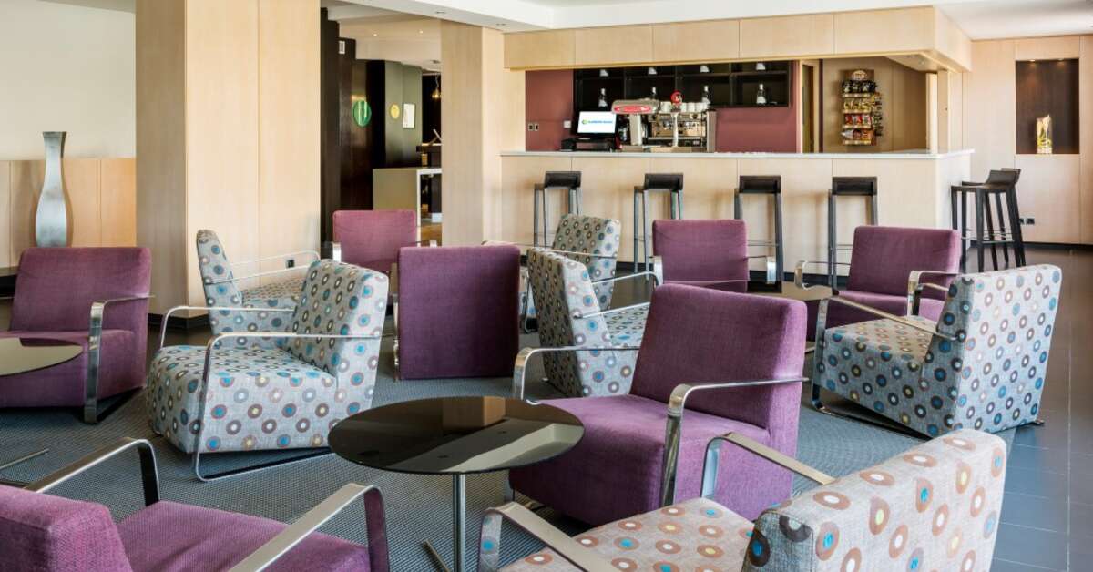 Een foto van het interieur van Hotel Ilunion Caleta Park