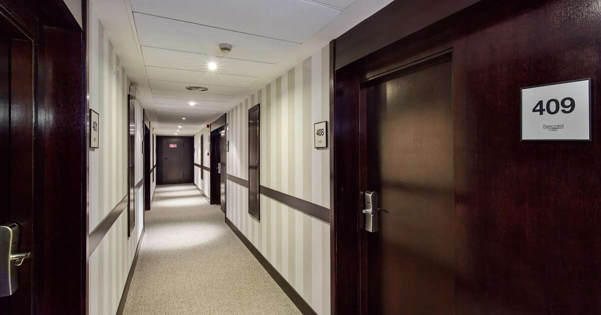 Een foto van het interieur van Sercotel Madrid Aeropuerto