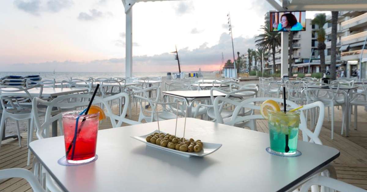 Een foto van het terras bij 4R Miramar Calafell