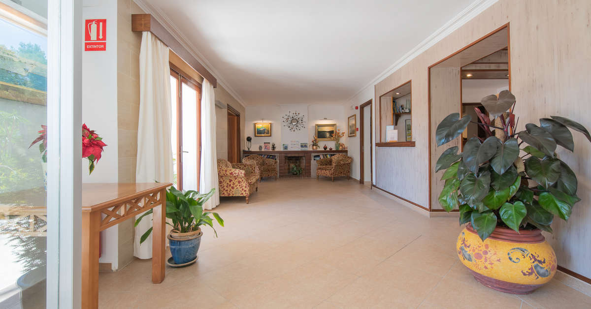 Een foto van het interieur van Playa Mondrago
