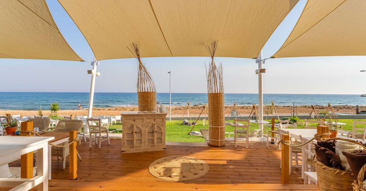 Een foto van het terras bij Pierre Anne Beach Hotel