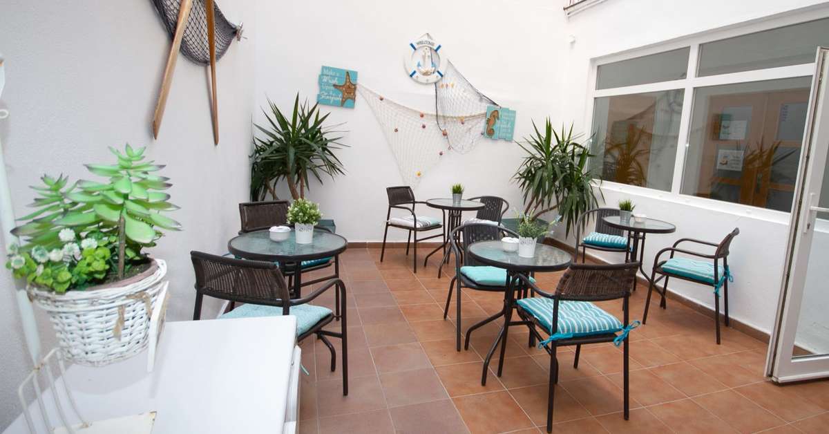 Een foto van het terras bij Teide Hotel