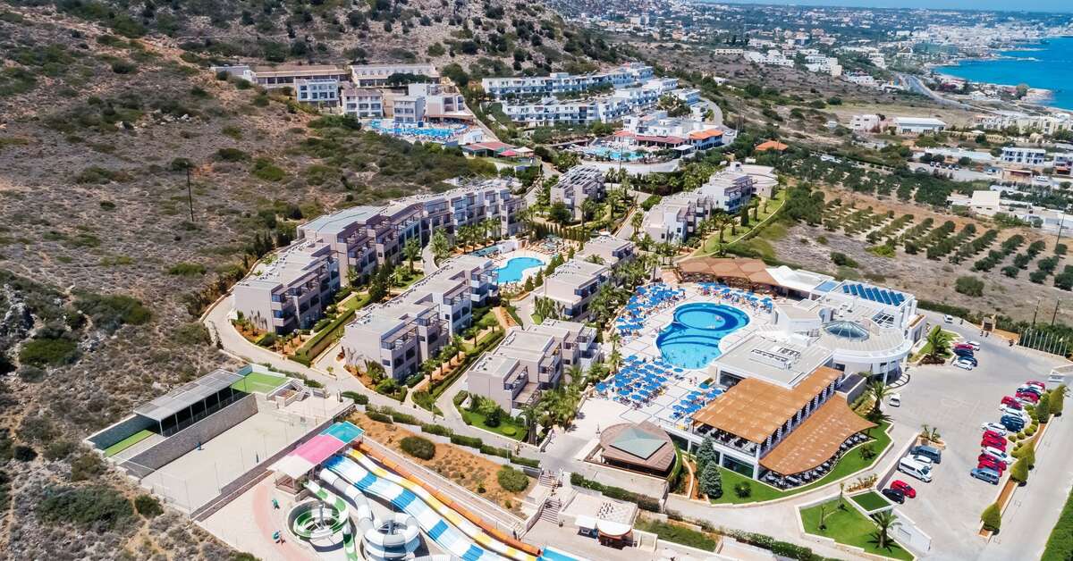 Een foto van het zwembad bij Grand Hotel Holiday Resort