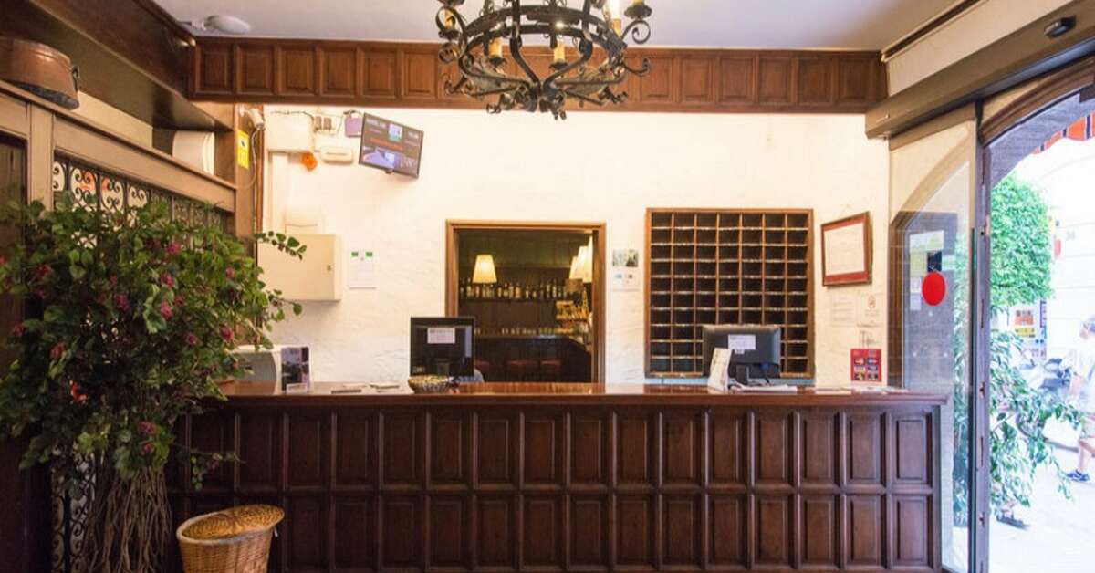 Een foto van het interieur van Hotel El Cid