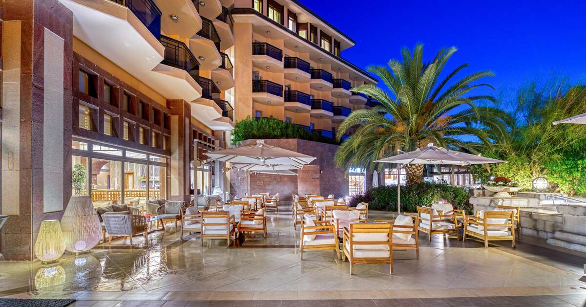 Een foto van het terras bij Xanadu Resort Hotel