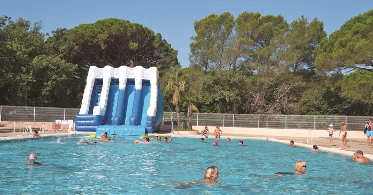 Een foto van het zwembad bij Parc Saint James Oasis Village