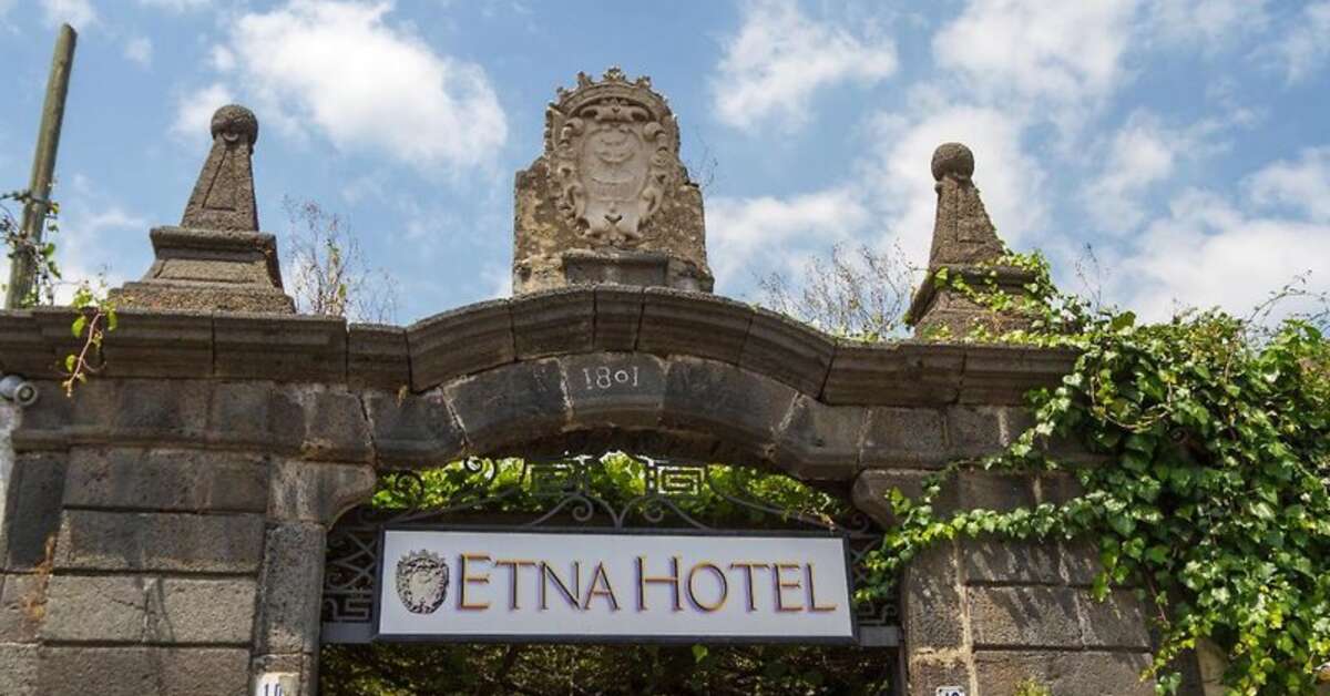 Ein Foto von der Außenansicht des Hotel Etna
