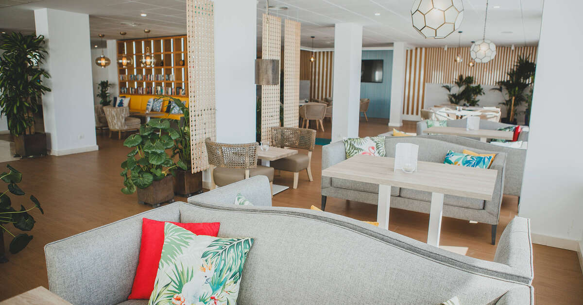Een foto van het interieur van Hotel Alay