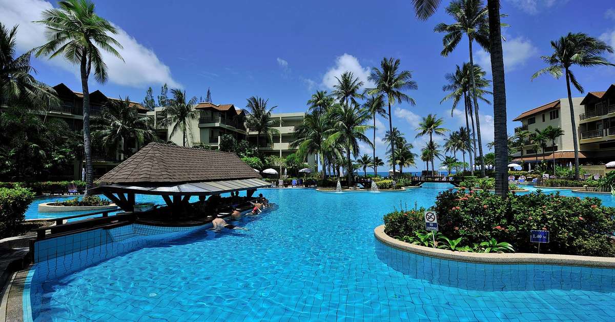Een foto van het zwembad bij Phuket Marriott Resort & Spa Merlin Beach