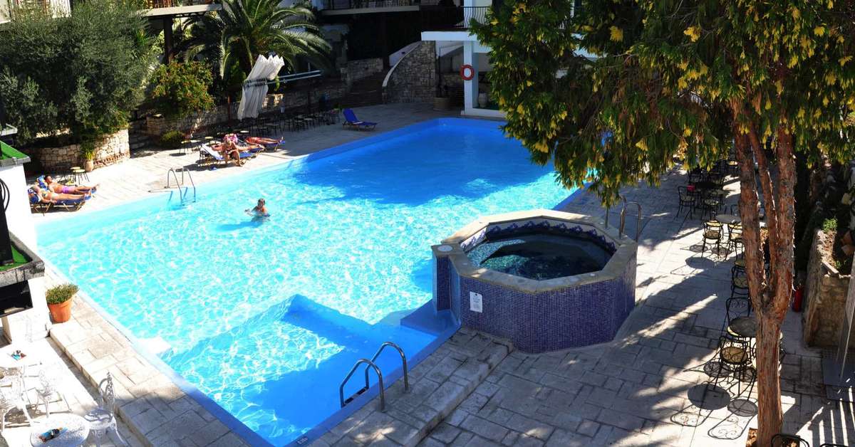 Een foto van het zwembad bij Hotel Kriopigi