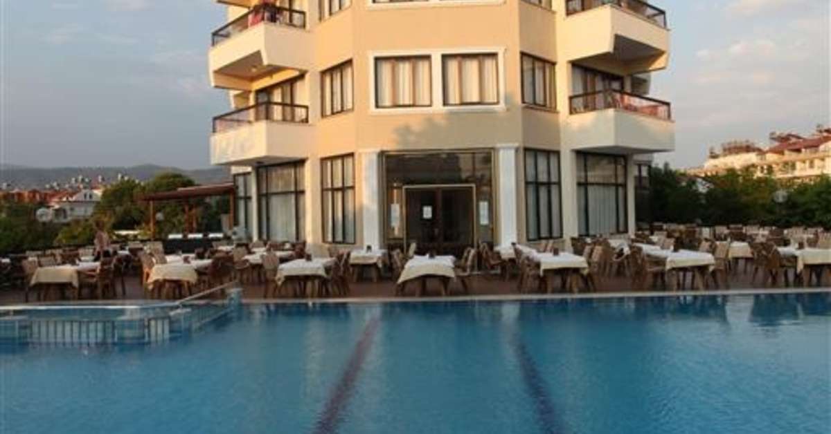 Ein Foto vom Pool im Malhun Hotel