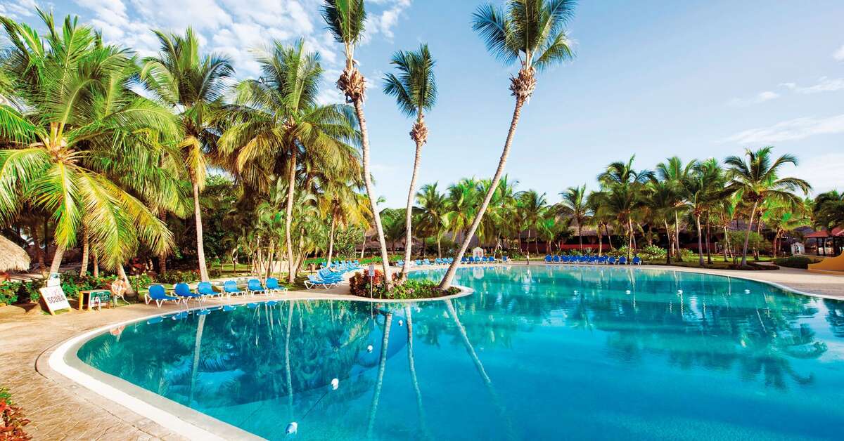 Een foto van het zwembad bij Catalonia Bayahibe