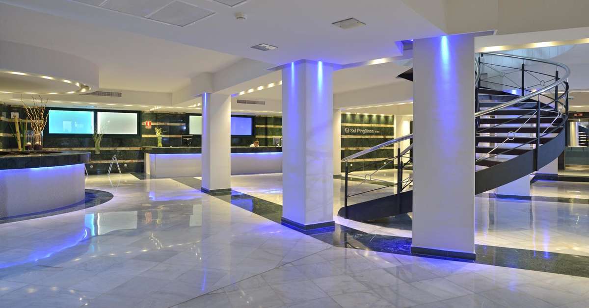 Een foto van het interieur van Hotel Sol Milanos Pinguinos