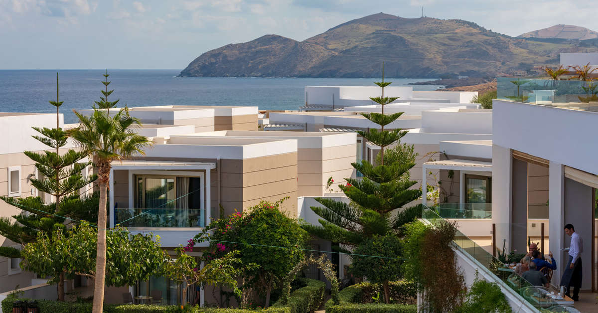 Een foto van de buitenkant van The Royal Blue Resort & Spa