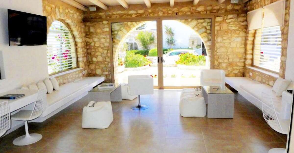 Een foto van het interieur van Amaryllis Paros Beach Hotel