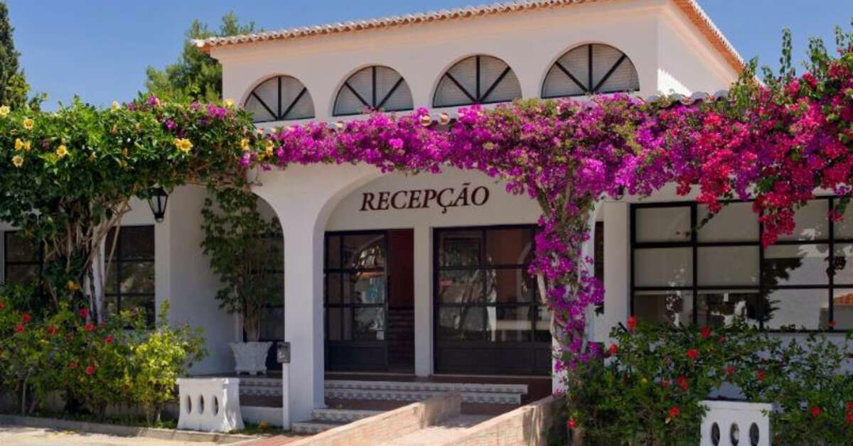 Een foto van de buitenkant van Rocha Brava Resort