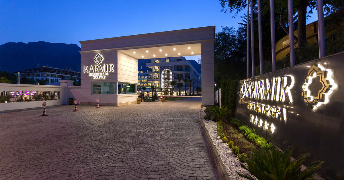Een foto van de buitenkant van Karmir Resort & Spa