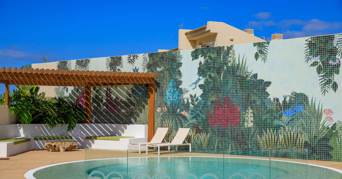 Een foto van het zwembad bij Ohasis Boutique Suites