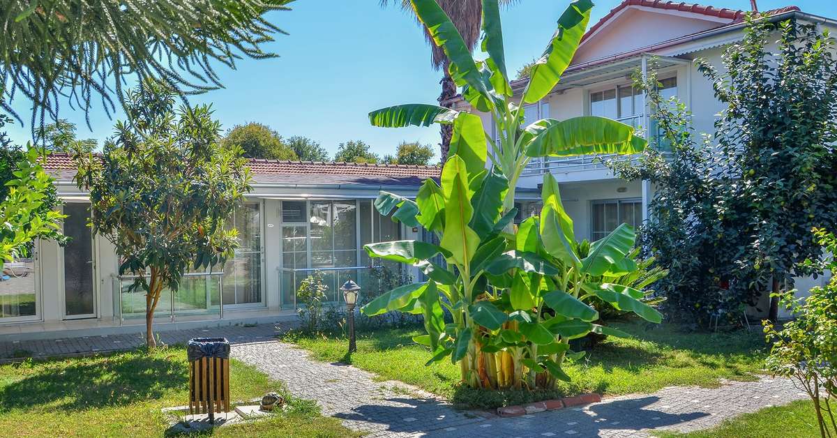 Een foto van de buitenkant van Altinkum Bungalows