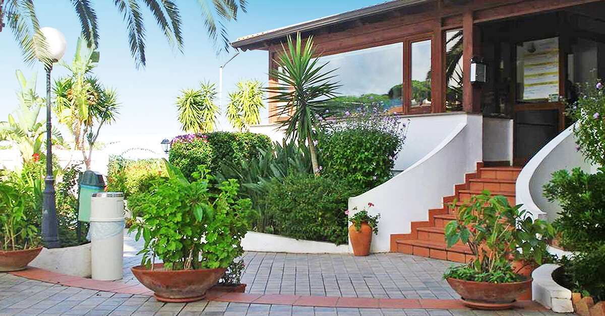 Een foto van de buitenkant van Appartementen Poggio di Tropea