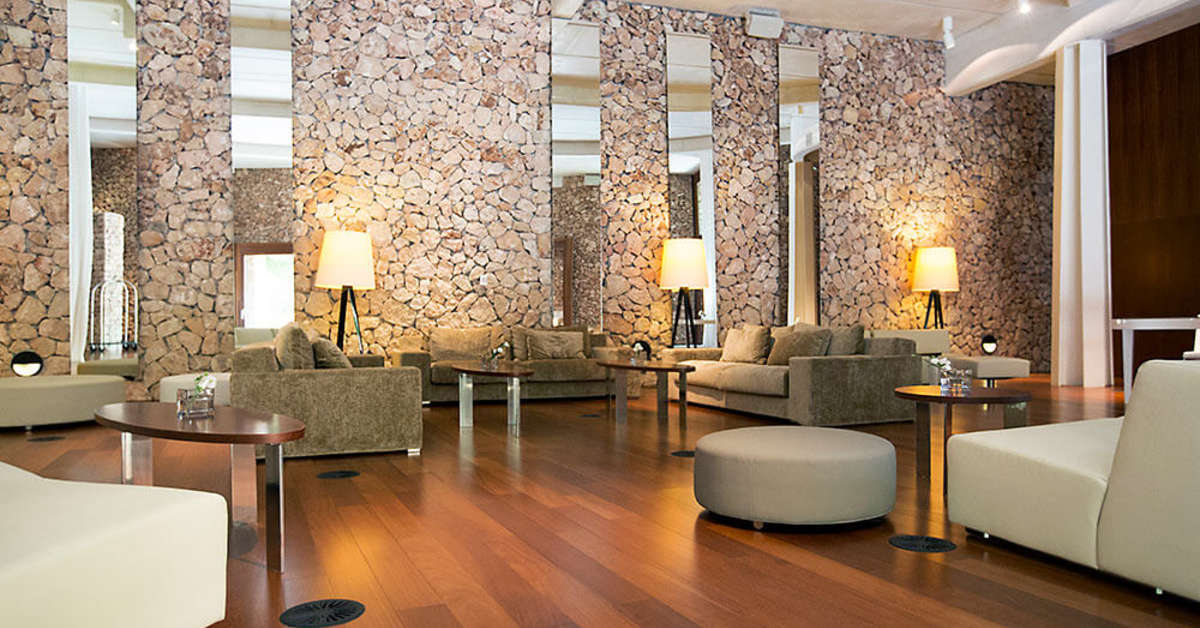 Een foto van het interieur van Hospes Maricel & Spa