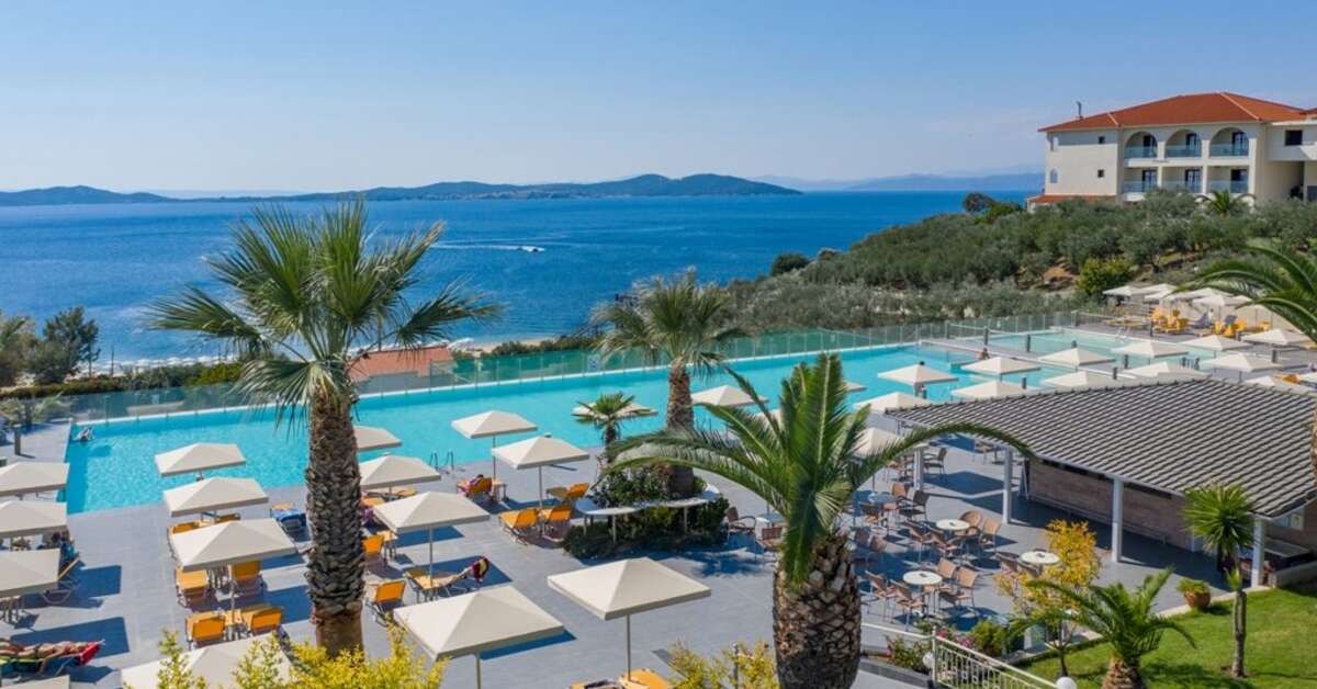 Een foto van het zwembad bij Akrathos Beach Hotel