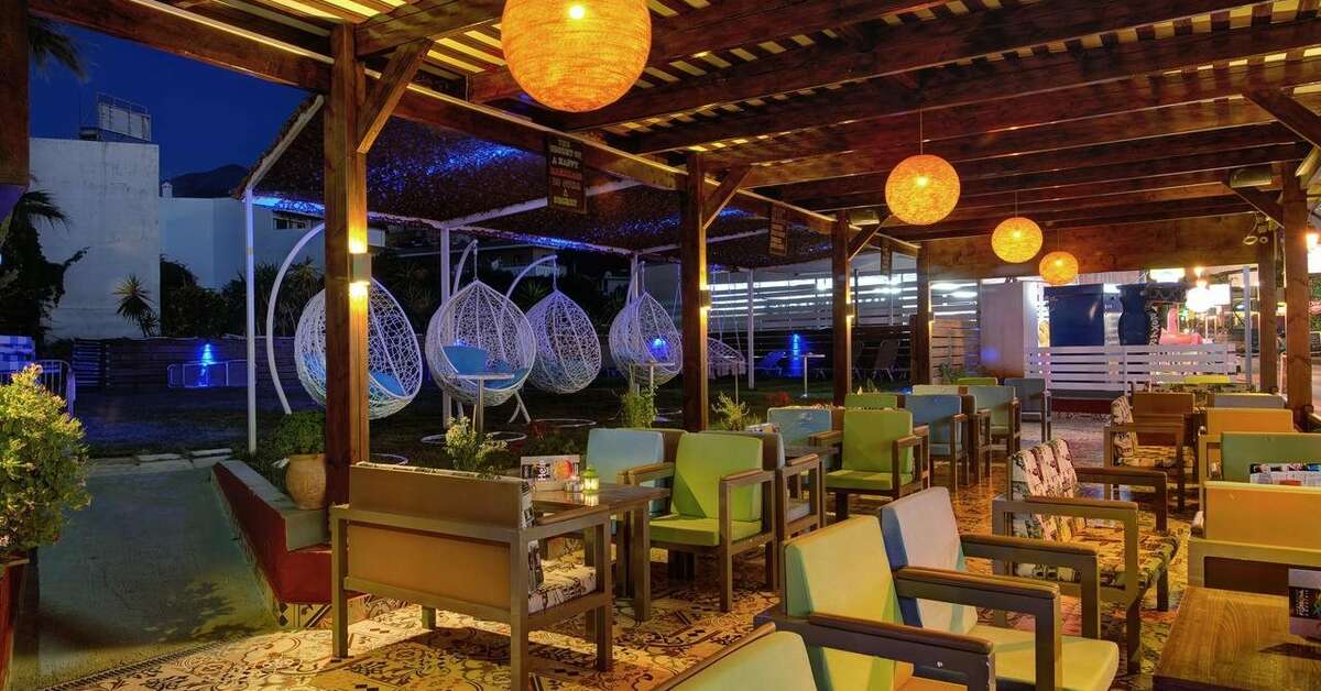 Een foto van het terras bij Le Palme Malia