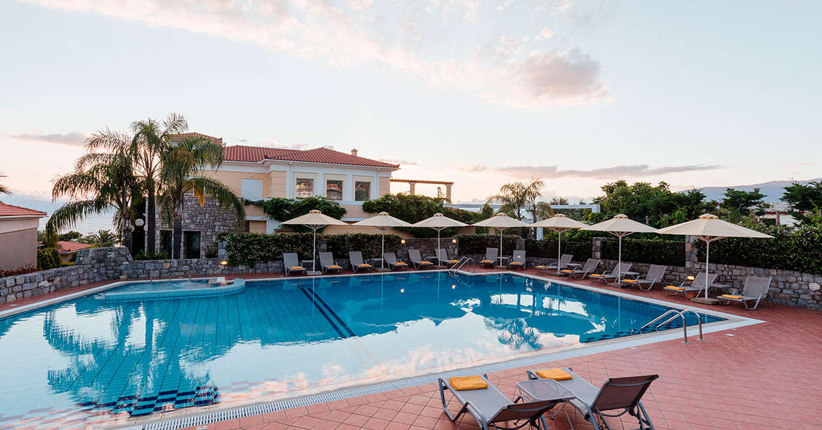 Een foto van het zwembad bij Hotel Akti Taygetos