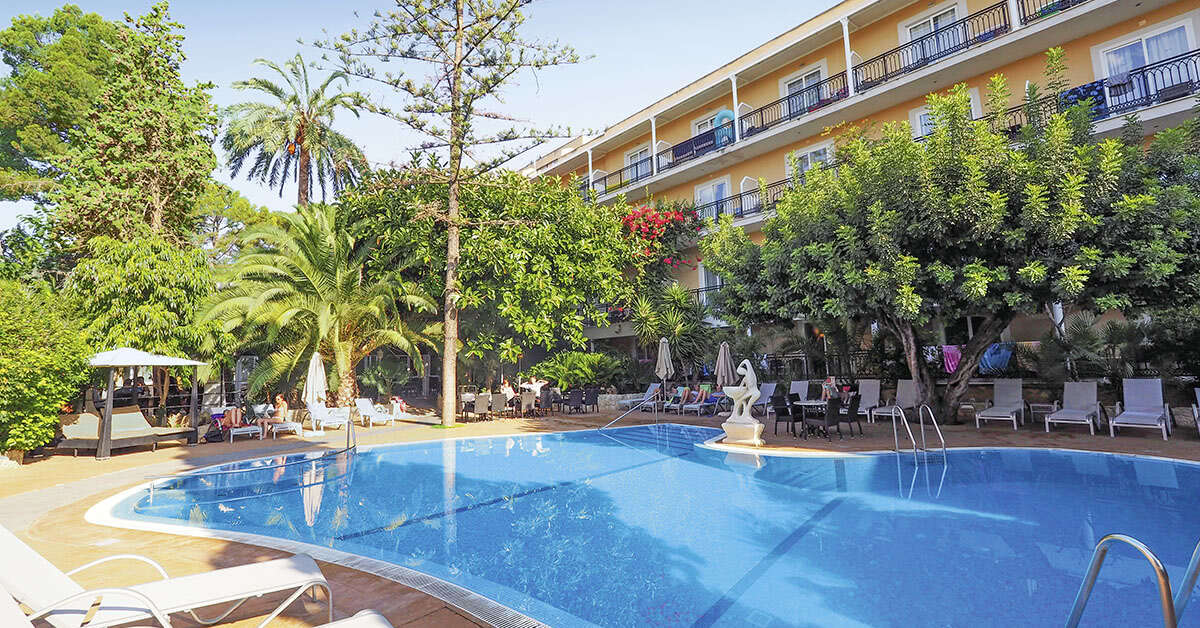 Een foto van het zwembad bij Hotel Morlans Garden
