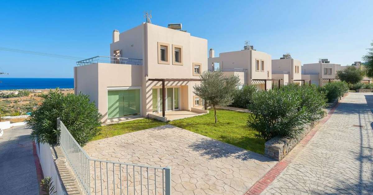 Een foto van de buitenkant van Athoniki Villas