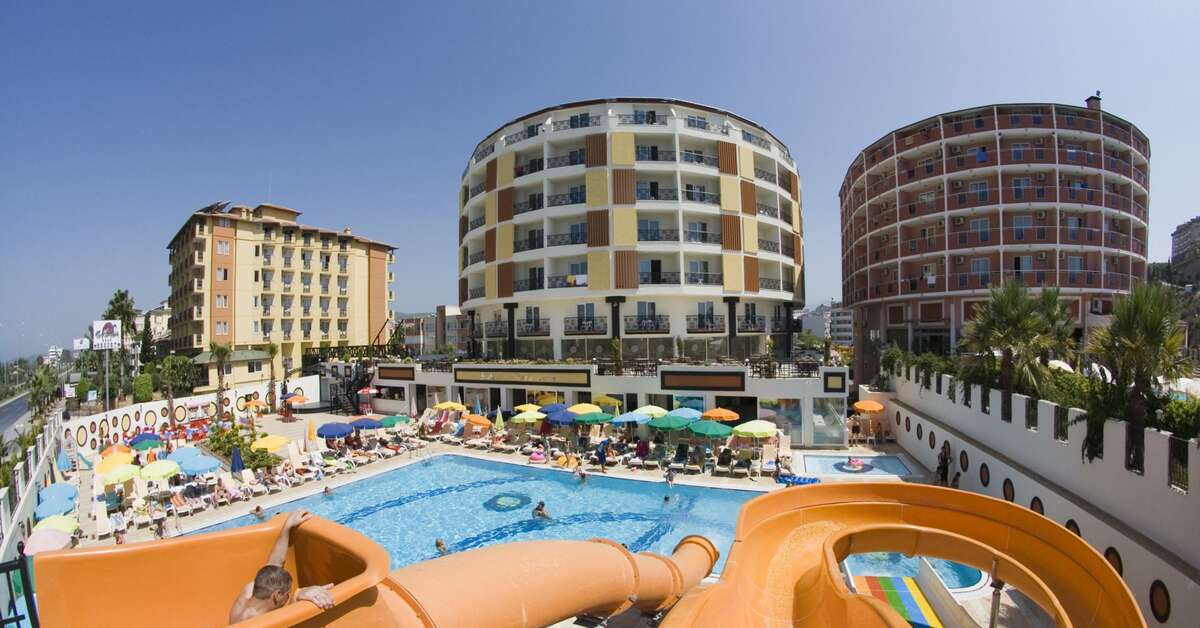 Een foto van het zwembad bij Arabella World Hotel