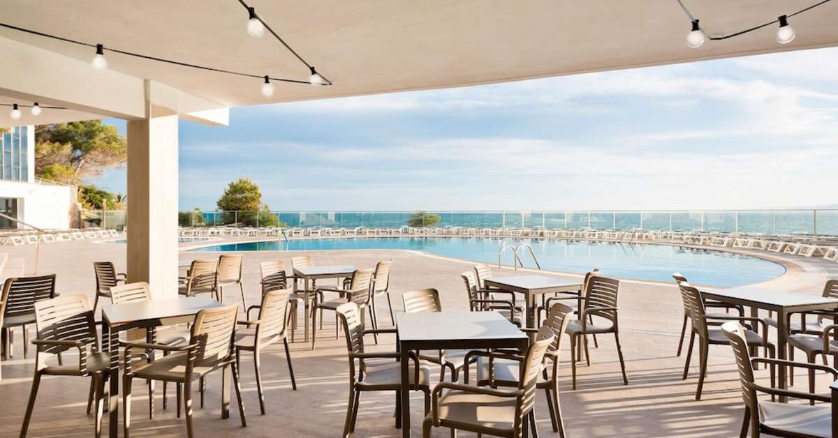 Een foto van het terras bij Hotel Best Negresco