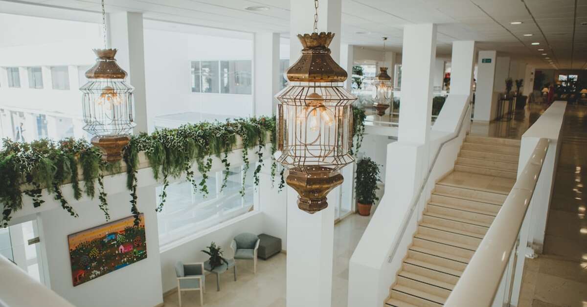 Een foto van het interieur van Hotel Alay