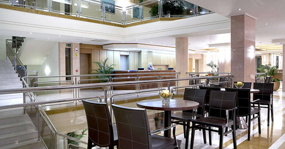 Een foto van het interieur van Thalassa Beach Resort