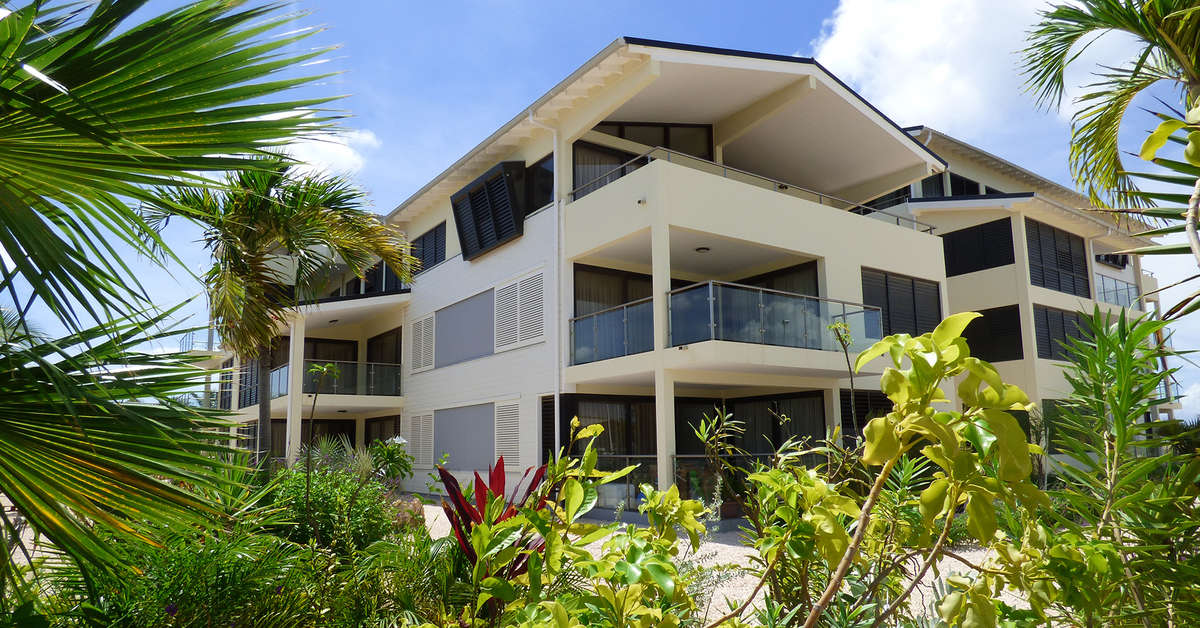 Een foto van de buitenkant van Delfins Beach Resort Bonaire