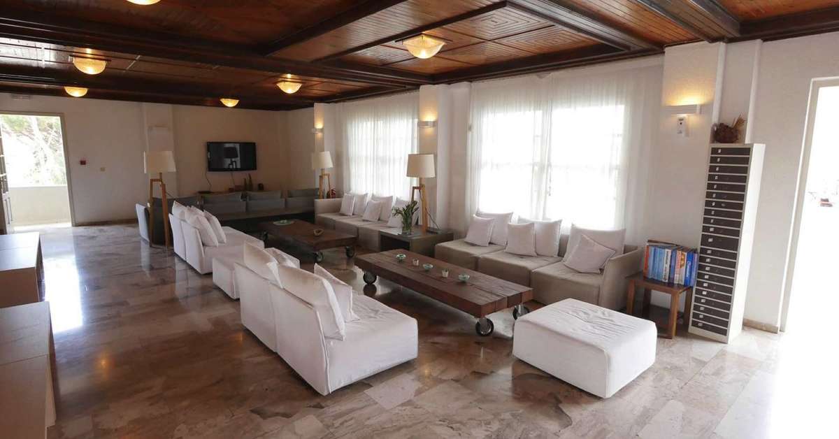 Een foto van het interieur van Ino Village Hotel