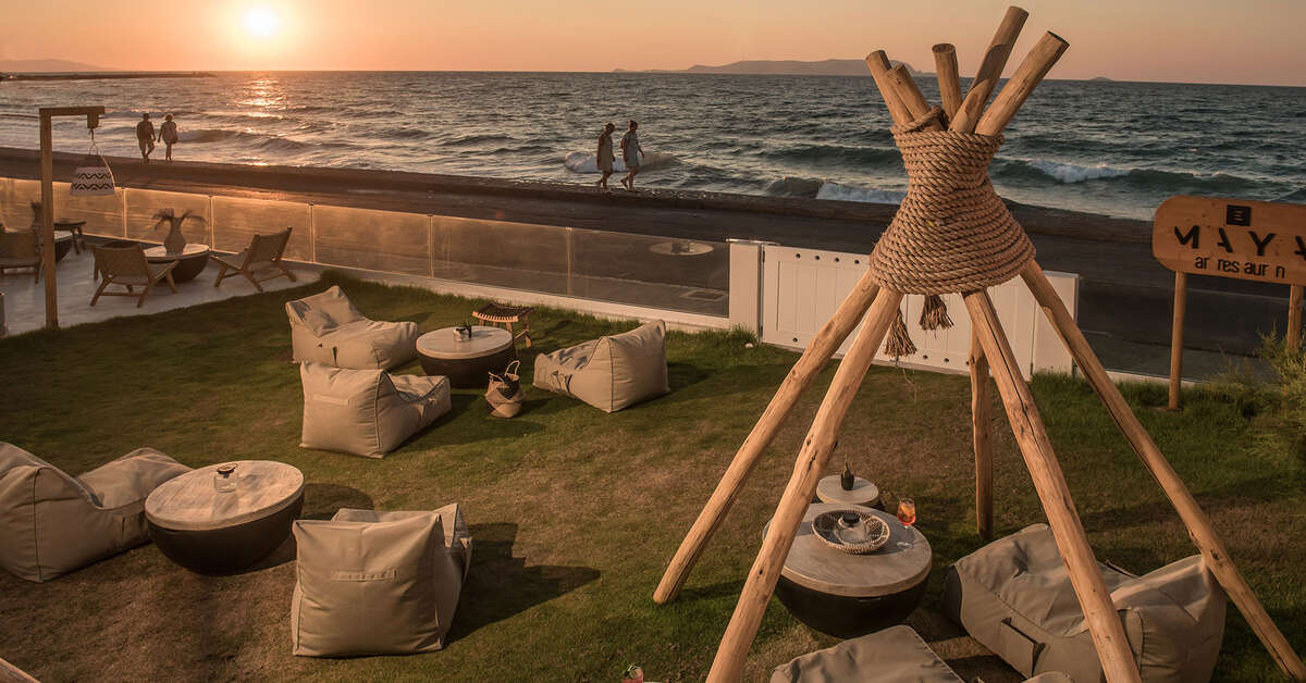 Een foto van het terras bij Enorme Maya Beach Resort