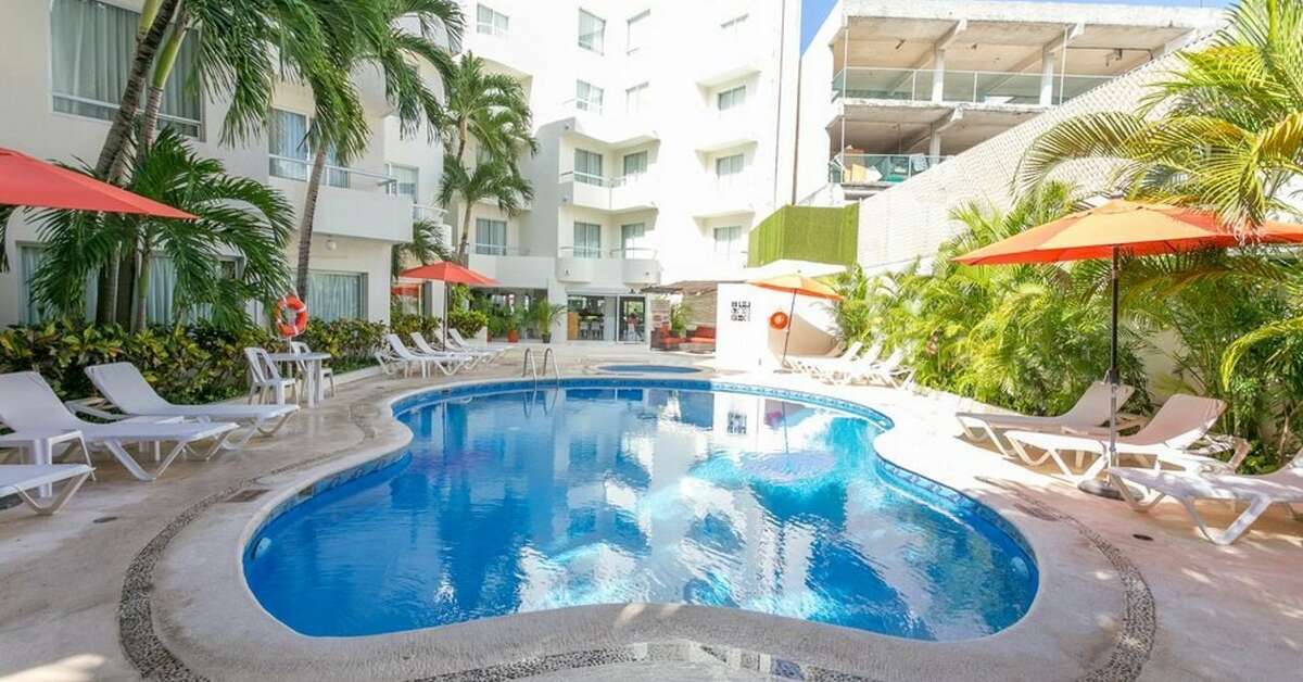 Een foto van het zwembad bij Hotel Adhara Express