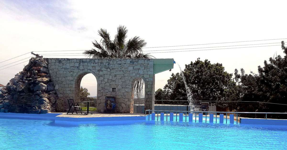 Een foto van het zwembad bij Hotel Arolithos Village