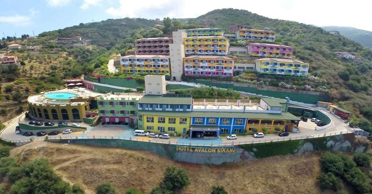 Een foto van de buitenkant van GH Avalon Sikani Resort