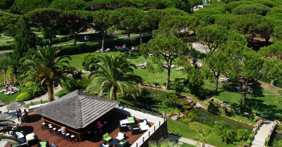 Een foto van de buitenkant van Falesia Hotel