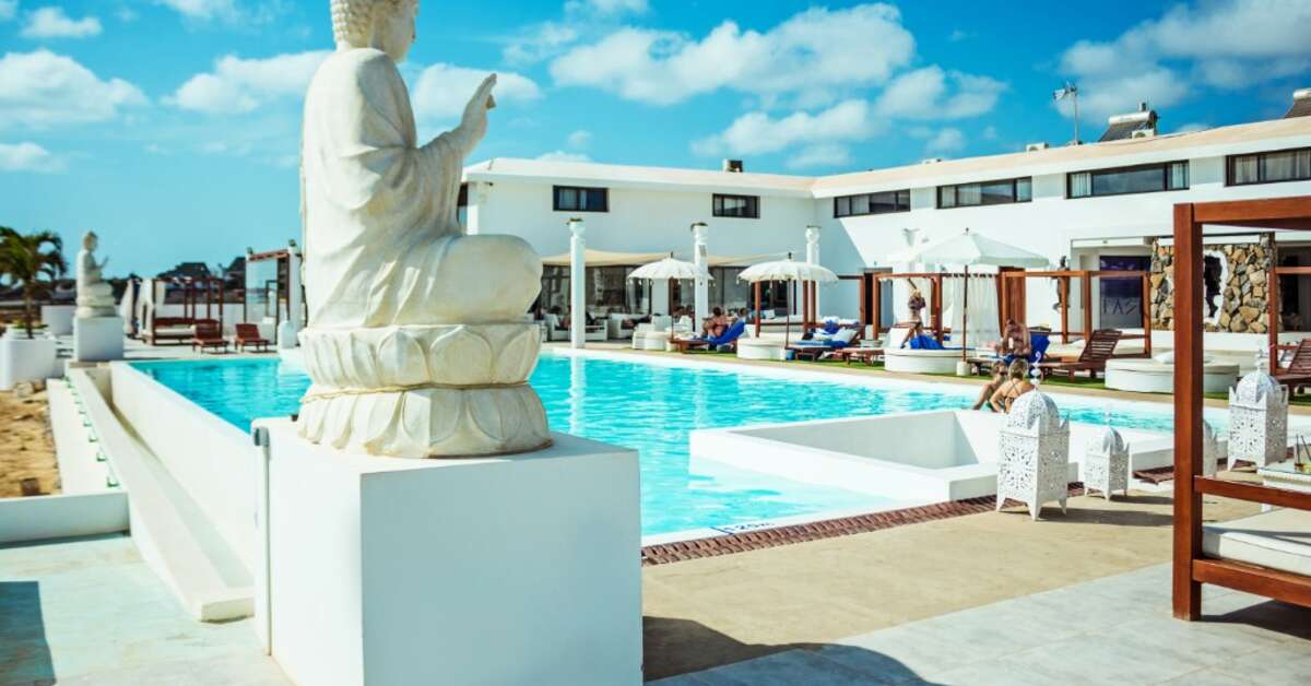 Een foto van het zwembad bij Hotel LIVVO Budha Beach