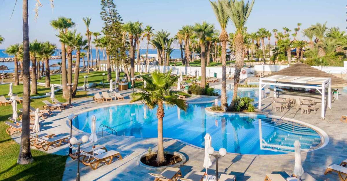 Een foto van The Golden Bay Beach Hotel