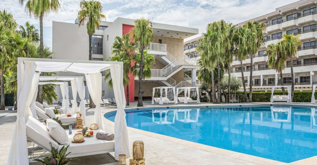 Een foto van het zwembad bij Innside by Melia Alcudia