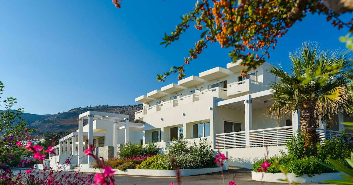 Een foto van de buitenkant van Lindos White Hotel & Suites