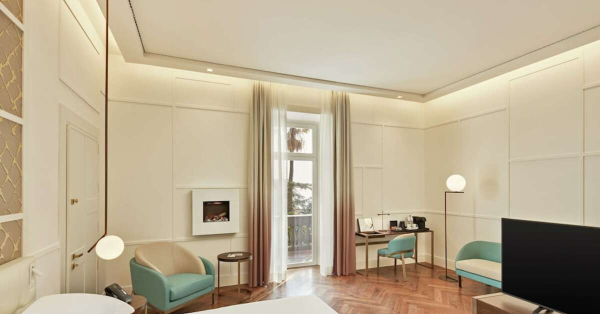 Ein Foto De Bonart Naples Curio Collection by Hilton