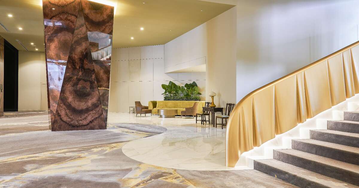 Een foto van het interieur van Savoy Palace